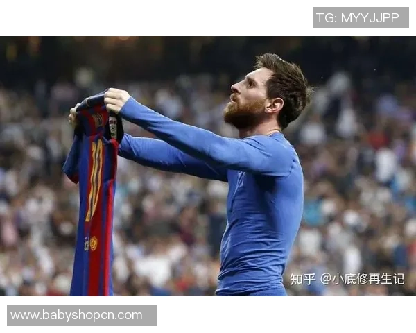 足球球星街头即兴对决路人上演巅峰较量引爆全场热血瞬间