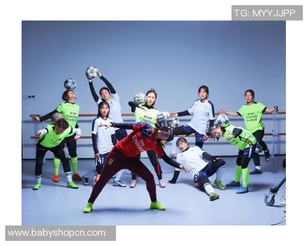 阳光沙滩见证足球巨星自在时刻海边魅力尽情绽放